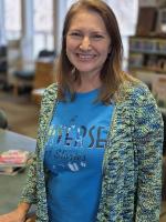portrait of Luanne at the F. L. Schlagle library