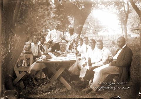 Backyard Picnic in black and white Courtesy of the Douglas Keister Collection.