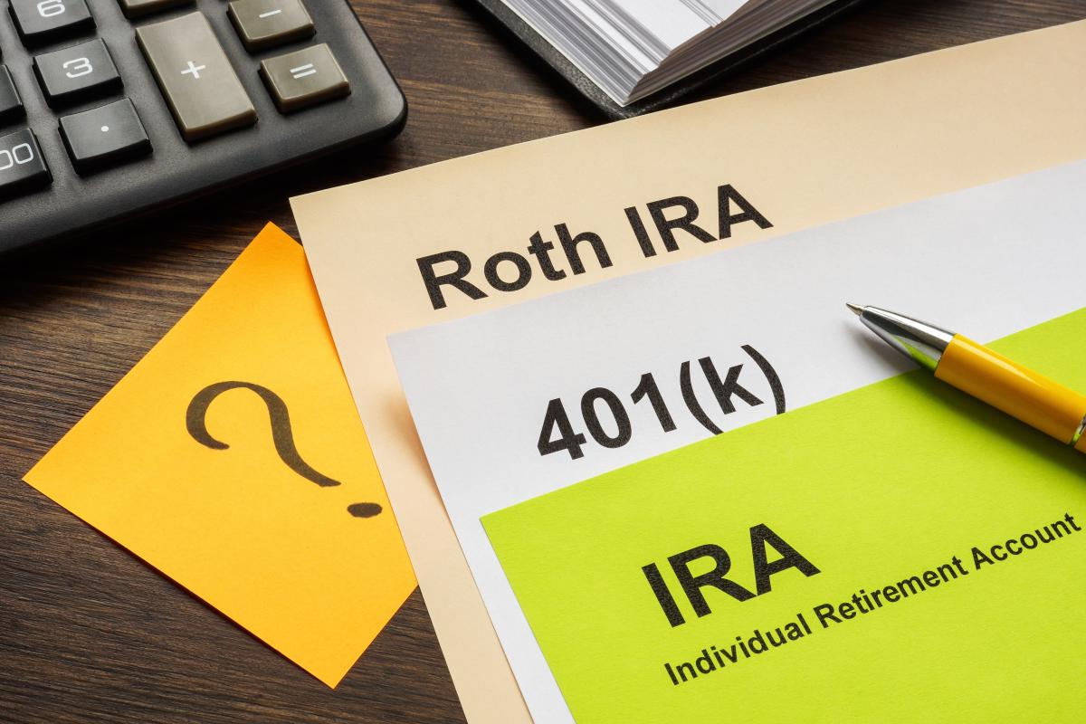 Retirement plans IRA, 401k and Roth IRA for choosing