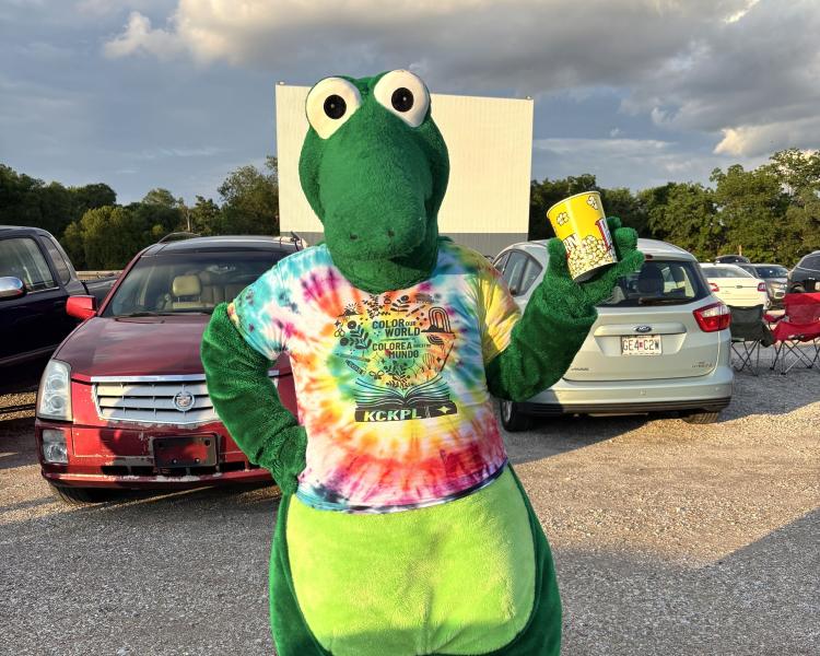 RU Reading mascot at boulevard drive-in summer reading kick off party